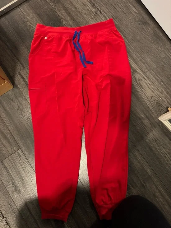 Figs Red Scrub Set - Picture 4 of 5